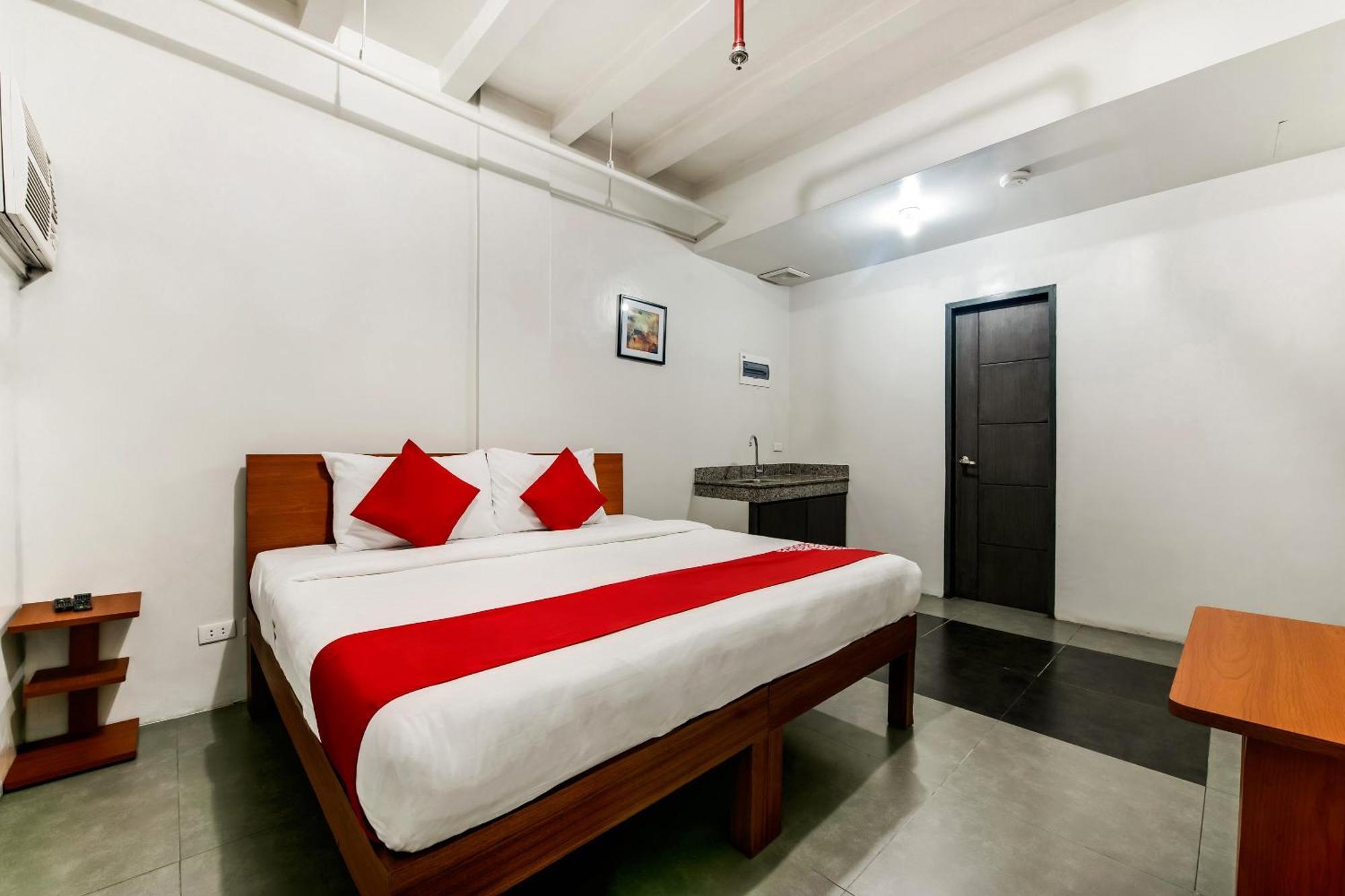 Oyo 136 Regal Residences Quezon City Εξωτερικό φωτογραφία