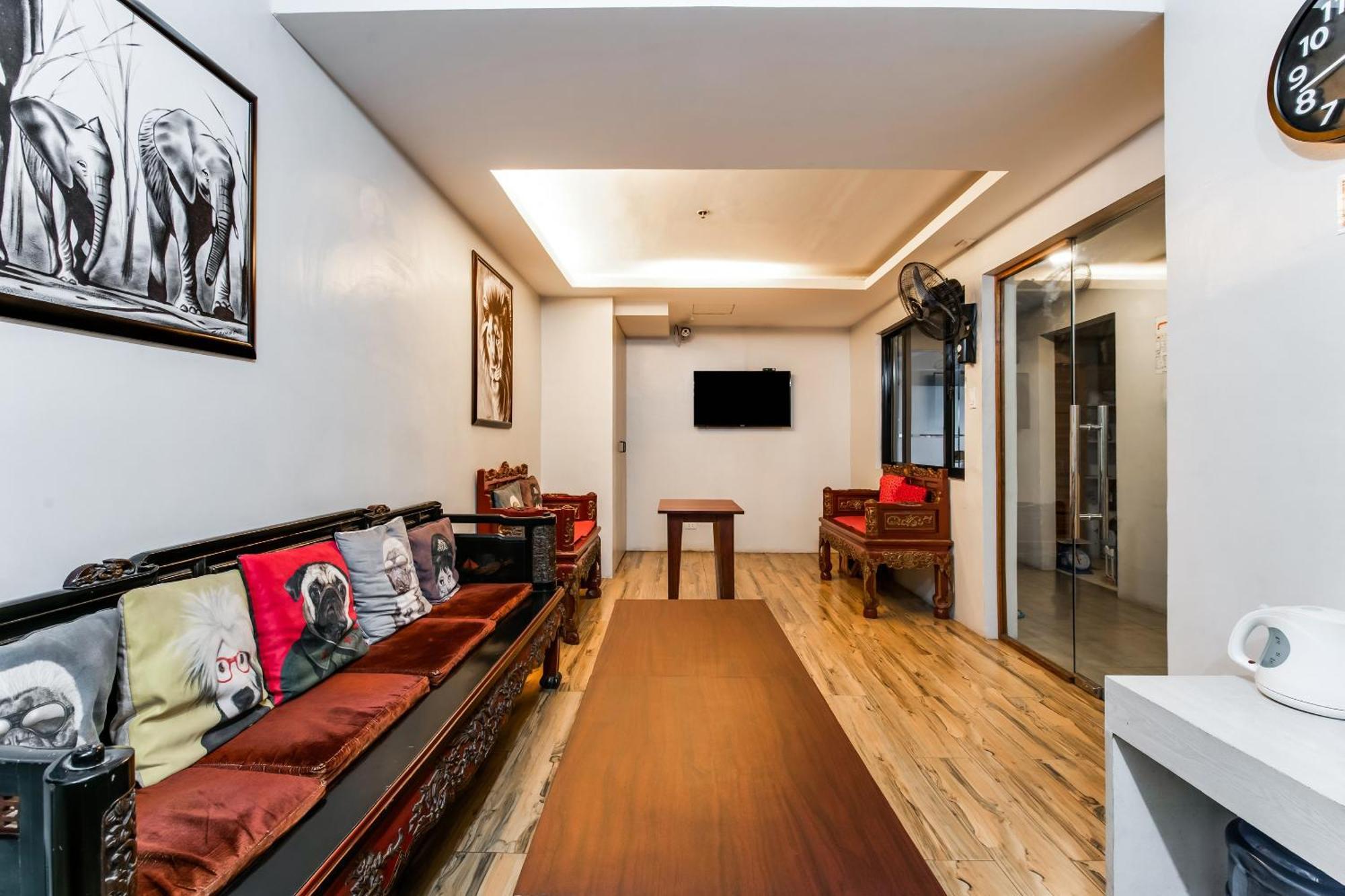 Oyo 136 Regal Residences Quezon City Εξωτερικό φωτογραφία