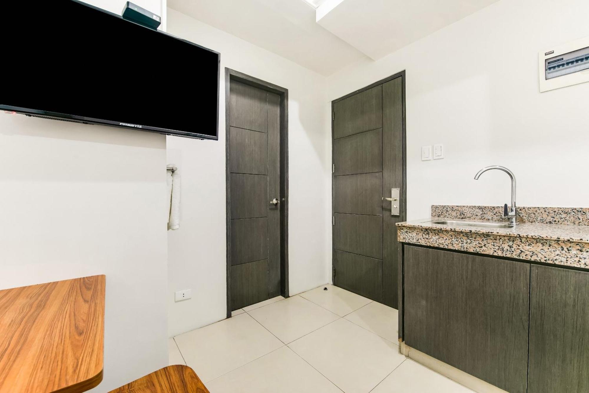 Oyo 136 Regal Residences Quezon City Εξωτερικό φωτογραφία