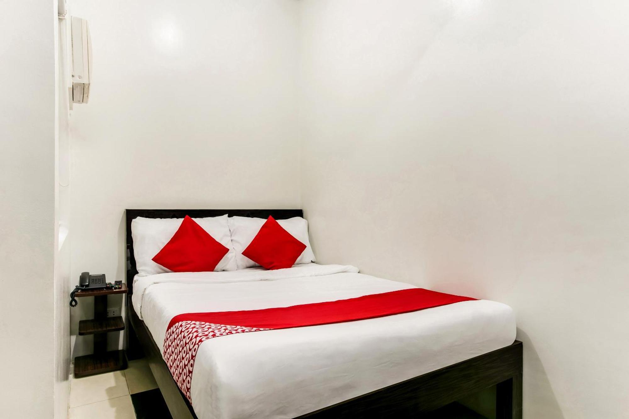 Oyo 136 Regal Residences Quezon City Εξωτερικό φωτογραφία